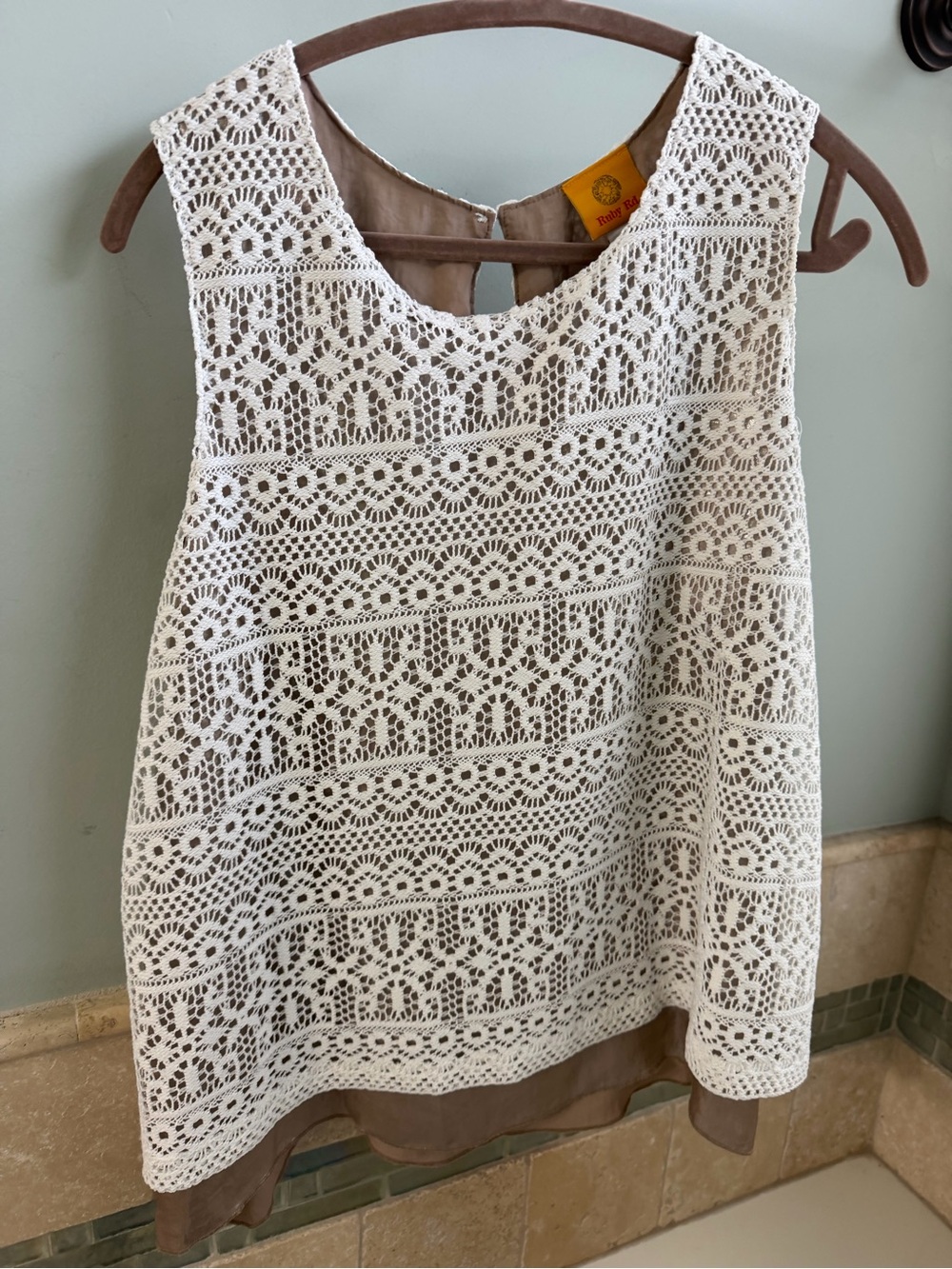 Sleeveless Cream Crochet Overlay Gold Tank Top - Ruby-xl